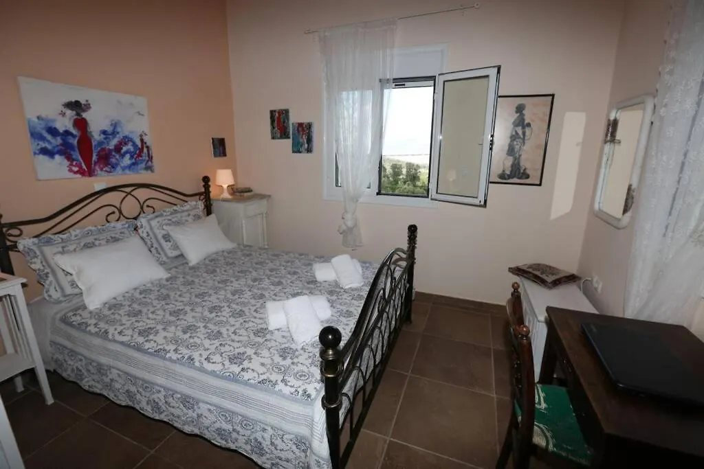 Kalamakia House-Stylish Cottage Near Petani Beach Lixouri Holiday home